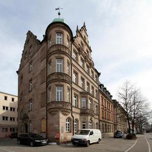  Sanierung im Altbau und Umbau zu Schulräumen 